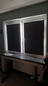WOLTU Doppelplissee Wabenplissees ohne Bohren mit Klemmträger dunkelgrau-weiß : 75 x 120 cm Größe: 75 x 120 cm Kunden-Foto 2