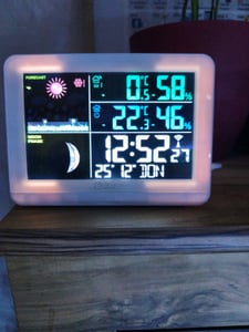 Funk-Wetterstation mit Farbdisplay Außensensor Schimmelwarner Hygrometer Barometer Datumsanzeige Mondphase Schwarz Frostalarm Wecker Kunden-Foto 5