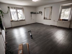 LZQ 10 m² vinylová podlaha, vinylová laminátová podlaha, samolepicí dlaždice, prkna, PVC podlahová krytina, protiskluzová, voděodolná, 54 kusů vinylových prken s dřevěným vzorem, tloušťka prken 2 mm (hnědá) Fotografie od zákazníka č. 1
