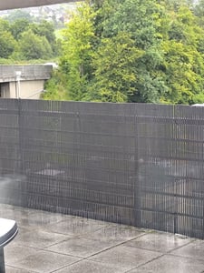 Fiqops Sichtschutzmatte PVC Sichtschutzzaun Windschutz fur Garten Balkon und Terrasse Bambus 120x400cm Kunden-Foto 3