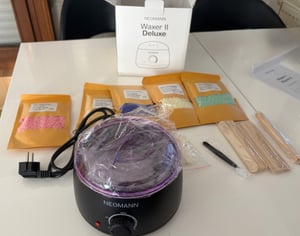 Zestaw do woskowania NEOMANN Waxer II Deluxe - Maszynka do wosku z powłoką teflonową, 600 g kulek, 30 szpatułek, pęseta, rękawiczki, 5 papierowych pierścieni, podgrzewacz do wosku Zdjęcie produktu od klienta nr 1