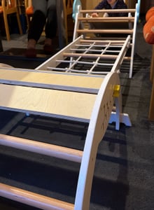COSTWAY 4 in 1 Kletterdreieck & Kletterbogen & Leiter & Rutsche, Klettergerüst mit doppelseitigen Rampe, Sprossendreieck zum Klettern, Rutschen und Wippen, für Kleinkinder ab 1 Jahre Kunden-Foto 1