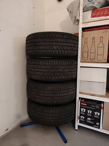 Oceľový stojan na pneumatiky pre 4 pneumatiky, šírka 285 mm, nosnosť 120 kg Fotografia od zákazníka č. 5