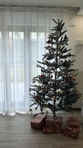 180 cm Künstlicher Weihnachtsbaum mit 1000 grünen Spitzen, Metallständer, Nordmanntanne, PVC Tannenbaum Naturgetreu Tannenbaum Kunden-Foto 3