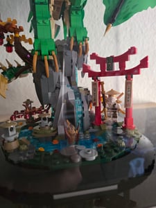 LEGO NINJAGO Wächterdrache Bauset - Mit Drachenfigur, Meister Wu Minifigur & Ständer – Bauspielset für Jungen ab 14 Jahren & Teenager 71847 Kunden-Foto 4