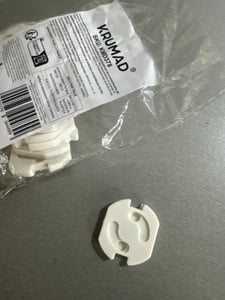 KRUMAD, protectores de enchufes para niños, 20 unidades. Protectores de enchufes con mecanismo de rotación, sin necesidad de pegamento. Protectores de enchufes para niños, color blanco Foto del cliente 1