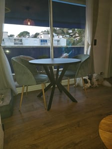 Uittrekbare eettafel van rundleer, model ENDIK, met metalen poten, in industriële loft-stijl, diameter: 100 / 200 cm, kleur: zwart Klantenfoto 1