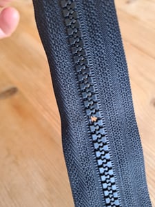 Teilbarer 2-Wege-Reißverschluss mit Kunststoffzähnen, 70cm, Schwarz - Ideal für Jacken & Taschen, Robust & Vielseitig Kunden-Foto 4