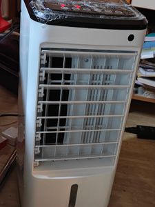 Ventilatorkombigerat Mobile Turmventilator 65W 4L-Tank Luftkuhler mit Wasserkühlung 12H Timer, 65° Oszillationsfunktion Fernbedienung  24x28.5x57cm Kunden-Foto 10