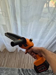 Grenintol 8 Zoll Akku-Kettensäge, 1000 W Mini Kettensäge mit 2 × 3000 mAh Akkus, Astsäge, Akku Motorsäge, Einhand-Kettensäge für Äste, Garten und Holz Kunden-Foto 2