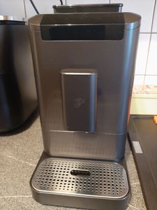 Plne automatický kávovar Tchibo Esperto2 Caffè s funkciou na 2 šálky pre Caffè Crema a Espresso, farba Titanum Silver Fotografia od zákazníka č. 1
