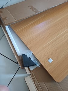 FLEXISPOT E5 Plus Höhenverstellbarer Schreibtisch 140x80cm, Doppelmotor, 25MM EINTEILIGE TISCHPLATTE, USB-Anschluss, 120KG Tragkraft, Weiß Kunden-Foto 2