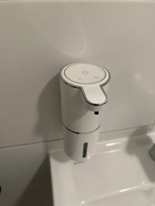 Seifenspender Automatisch, Seifenspender mit Sensor Infrarot 380ml Elektrischer Seifenspender, USB Wiederaufladbar, IPX5 Wasserdicht, Weiß Kunden-Foto 1