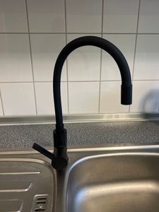 Auralum Hochdruck Schwarze flexible Küchenarmatur 360° Drehbar Küchenmischbatterien Einhandmischer flexibler Wasserhahn für die Küche Kunden-Foto 1