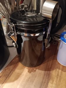 Kaffeedose, 1,8L Kaffeedose Luftdicht, Kaffeebehälter Edelstahl mit Auslassventil, Aromadose Vorratsdose Kaffeebehälter mit Löffel, Holzmaserung Kunden-Foto 1