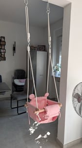 Tulano Hop 30 | Bär Babyschaukel Kinderschaukel | Indoor Outdoor | Sicherheitsgurt | Tragfähigkeit bis 60kg | von 6 bis 36 Monaten | aus Holz | Rosa Kunden-Foto 1