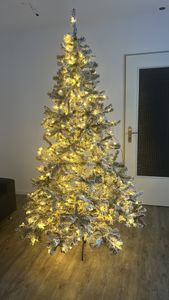 COSTWAY 225cm albero di Natale artificiale con neve incl. 1010 aghi in PVC, 450 luci LED bianco caldo e supporto in metallo, abete, albero di Natale, bianco Foto del cliente 11