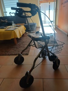 Drive Medical Rollator Migo 2G, leicht faltbar inkl. Stockhalter, Korb,Tablett Kunden-Foto 1