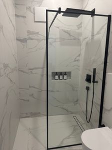 120x200cm Walk in schwarz Aluminiumrahmen Duschwand mit 140cm Stabilisator(für 6-10mm Glas) Duschabtrennung 8mm NANO Glass Kunden-Foto 2