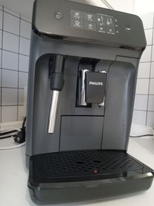 Macchina da caffè Philips completamente automatica per 2 specialità di caffè, macchina per espresso, 1,8 l, caffè in grani, macinino incorporato, 1500 W, nero (aquafilter non incluso) Foto del cliente 3