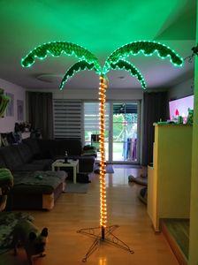 COSTWAY 218cm Künstliche beleuchtete Palme mit LED-Lichtern, klappbarem Sockel, LED Palme für Garten Deko, Party, Zuhause (175x120x218cm) Kunden-Foto 2
