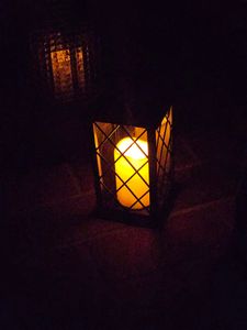 LUMILED 2x Set Solarlaterne Außen Solar Laternen Draußen LED Glas Laterne Solarleuchte Kerze Flammeneffekte Kerzenlaterne IP44 Vintage schwarz Hängend Dekorative Außenleuchte Gartenlampe Kunden-Foto 2
