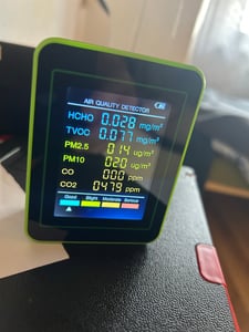 6-IN-1 Luftqualitätsmonitor, Multifunktionaler Kohlendioxiddetektor, Wiederaufladbar Raumluft-Analysegerät für PM2.5, PM10, CO, CO2, HCHO, TVOC Kunden-Foto 1