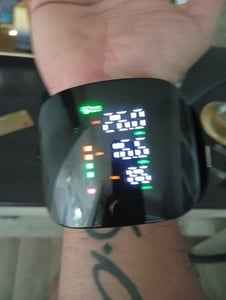 Handgelenk Präzision Automatisches Blutdruckmessgerät,Tragbares,LCD, automatischer Herzfrequenzmesser mit Manschette, wiederaufladbar,Schwarz Kunden-Foto 2