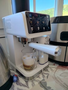 Zimilo Espressomaschine, 20 Bar, mit Milchsystem, Kaffeemaschine mit Touchscreen, Heiß- und Kalt-Extraktion, 6 Programme, automatische Reinigung Kunden-Foto 1