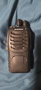 Lot de 2 talkies-walkies, appareils de communication portables, 16 canaux, portée jusqu'à 8 km, lampe LED, batterie 1500 mAh, clip de ceinture, chargeur, noir, pour une utilisation en extérieur, marque Retoo Photo du client 1