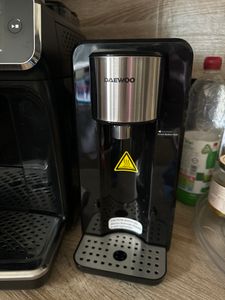 Daewoo Heißwasserspender – 2.5 Liter - 100℃ - BPA-Frei - Wasserkocher - DSWK4AT Kunden-Foto 2