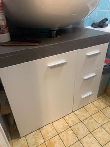 VASAGLE Waschbeckenunterschrank mit Füßen, 3 große Schubladen, 2 Fächer hinter der Tür, 30 x 70 x 64 cm, Weiß Kunden-Foto 5