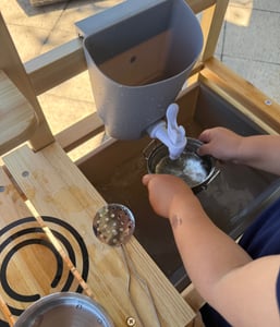 COSTWAY Matschküche Kinder Outdoor, Doppelseitige Kinderküche Tannenholz mit Wasserfunktion Kunden-Foto 1