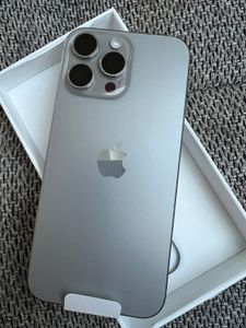 Apple iPhone 16 Pro Max , 17,5 cm (6.9"), 2868 x 1320 Pixel, 512 GB, 48 MP, iOS 18, Sand Kunden-Foto 11