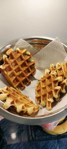 GOURMETmaxx piastra per 2 waffle belgi rivestimento antiaderente manico cool-touch indicatore luminoso facile da preparare acciaio inox nero Foto del cliente 1