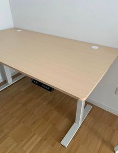 Schreibtisch 140 x 70 cm, Elektrisch höhenverstellbarer Schreibtisch, mit Memory-Funktion und Anti-Kollisions Technologie Schnelles laden USB/Typ C Kunden-Foto 6