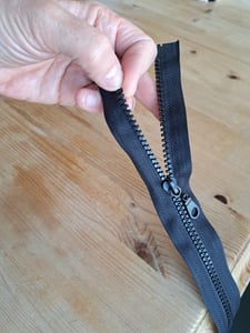 Teilbarer 2-Wege-Reißverschluss mit Kunststoffzähnen, 70cm, Schwarz - Ideal für Jacken & Taschen, Robust & Vielseitig Kunden-Foto 3
