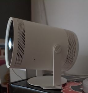 Samsung The Freestyle 2nd Gen., 1080p (1920x1080), 762 - 2540 mm (30 - 100"), Automatyczna, Wi-Fi 5 (802.11ac), High Dynamic Range 10+ (HDR10 Plus), Hybrid Log-Gamma (HLG), Samsung TV Plus Zdjęcie produktu od klienta nr 1
