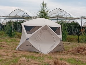 VEVOR Stan na kemping pre 4 osoby, nafukovací stan so sieťovými oknami, rodinný stan. Rýchla montáž za 60 sekúnd. Prenosný stanovací stan s prepravnou taškou, vhodný na rodinné kempovanie a turistiku, rozmer 229x229x212 cm Fotografia od zákazníka č. 1