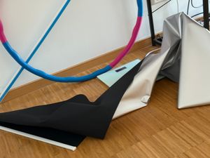 Verdunklungsrollo mit Kassette und seitlichen Leisten 100% Black Out Thermorollo (weiss, 40x150 cm) Kunden-Foto 1