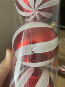 Weihnachtskugeln 10-teilig – Bruchfest aus Kunststoff, Rot/Weiß im Candy-Style – Christbaumkugeln Set für Weihnachtsbaum & Deko Kunden-Foto 3