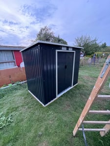HATTORO P100 XL Metall Gerätehaus Geräteschuppen Schuppen Gartenhaus Pultdach Anthrazit / GRAU Kunden-Foto 3