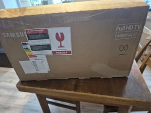Téléviseur Samsung 24" LED FHD Smart TV TU24F6005FKXXC Photo du client 3