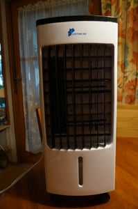 Lifetime Air Mini Air Cooler - Klimaanlage Mobil ohne Abluftschlauch Ventilator mit Wasserkühlung - Luftbefeuchter Lüfter 3 Stufen mit 2 Kühlelementen - 16 x 16 x 16,5 cm Kunden-Foto 6