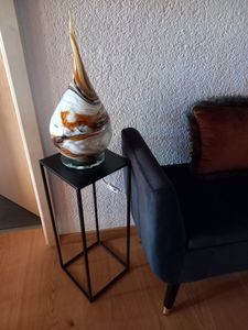 DanDiBo Kvetinová stolička Kovová čierna hranatá 60 cm Kvetinový stojan Bočný stolík 96315 M Kvetinový stĺp Moderný stojan na rastliny Stolička na rastliny Fotografia od zákazníka č. 1