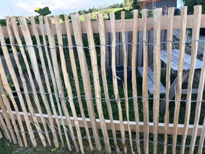 SEVICO 5m Staketenzaun 35cm x 5m mit Lattenabstand 3-4cm mit Pflock Zaunlatte Gartenzaun aus Haselnuss Natur STAHLKRAMPEN GRATIS V37 3-4 Kunden-Foto 12