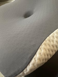 Cuscino ortopedico Linomag® per il sostegno del collo, schiuma memory, rivestimento lavabile, sostegno per collo, spalle e braccia, bianco/nero, 62 x 41 x 8–10 cm Foto del cliente 2