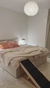 Lit à lattes VENASI 180x200 avec coffre de rangement, modèle Gloria, en tissu beige Photo du client 1