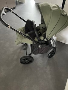 Lionelo Mika Plus Universal-Buggy bis zu 22kg Hohe Manövrierfähigkeit XXL-Verdeck mit UPF50+ Grüne Olive Kunden-Foto 2