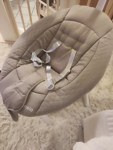 Lionelo Babywippe Iris, 360 Grad, ab Geburt, 12 Wiegenlieder, leicht und leise Beige Sand Kunden-Foto 1